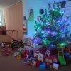 Vánoční nadílka u stromečku
